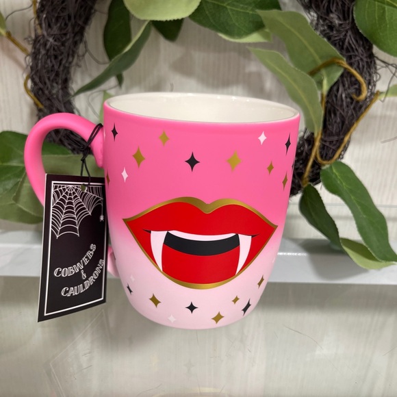 Halloween Red Lips with Vampire Fangs Pink Smooth Matte Soft Touch Mug NWT - Picture 1 of 4